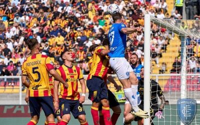 SERIE A – Giornata n°32 | Il Lecce beffa l’Empoli nel finale: ora per la salvezza è dura. Polemica per il VAR che toglie un gol agli azzurri con una regola “nuova”.